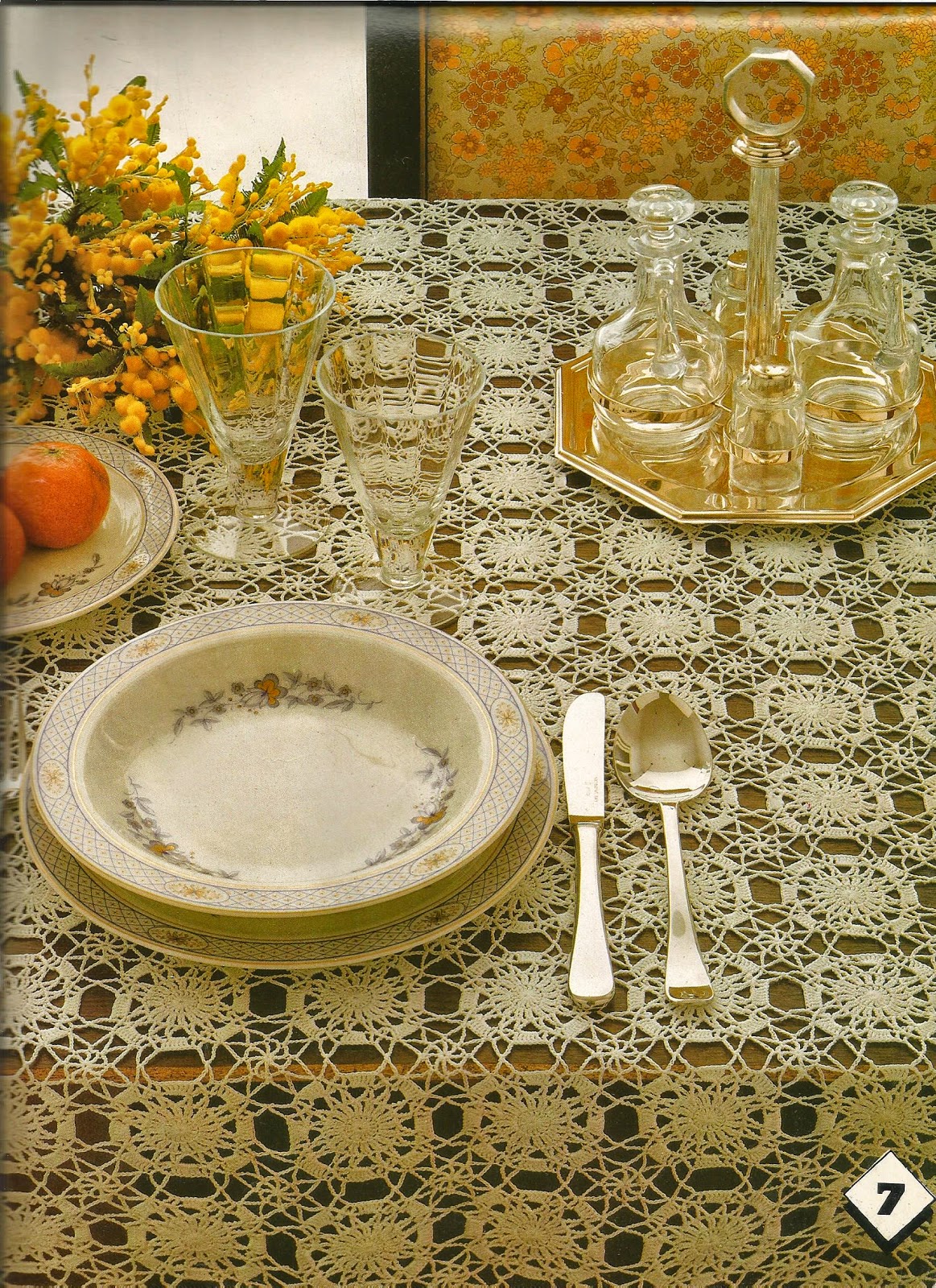 Несколько мотивов для вязания и схемами к ним.