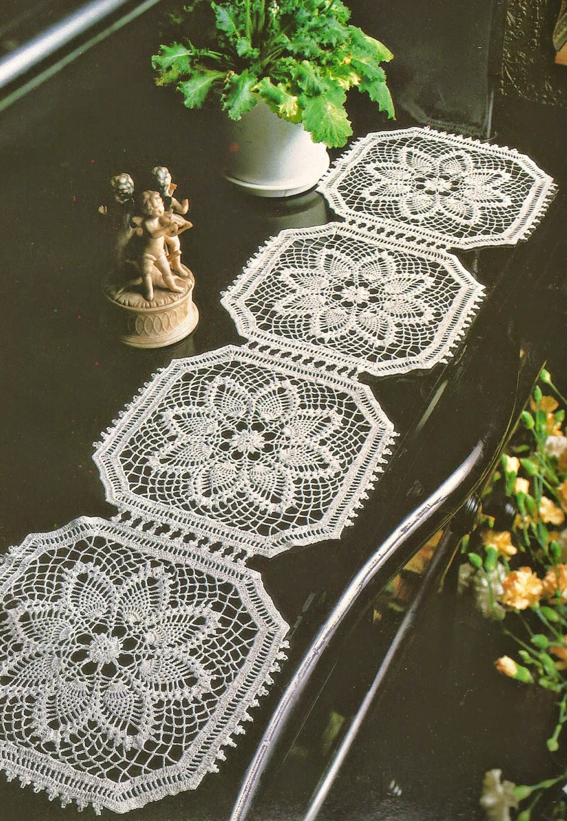 Несколько мотивов для вязания и схемами к ним.