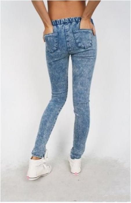 «Варенки»- это был так сказать «писк». Если у кого-то их не было, то покупались обычные синие джинсы и «варили» их самостоятельно с помощью специальных технологий.