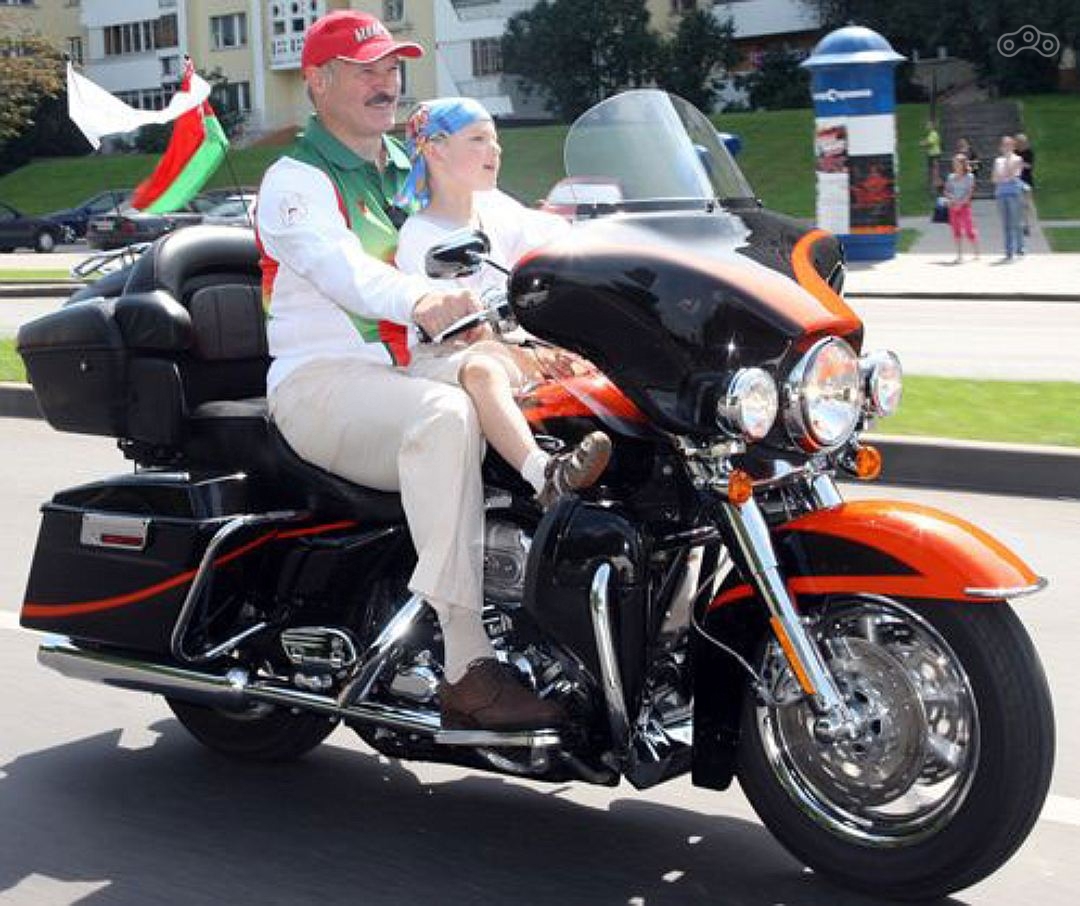 Александр Лукашенко – частый гость на местных мотопробегах