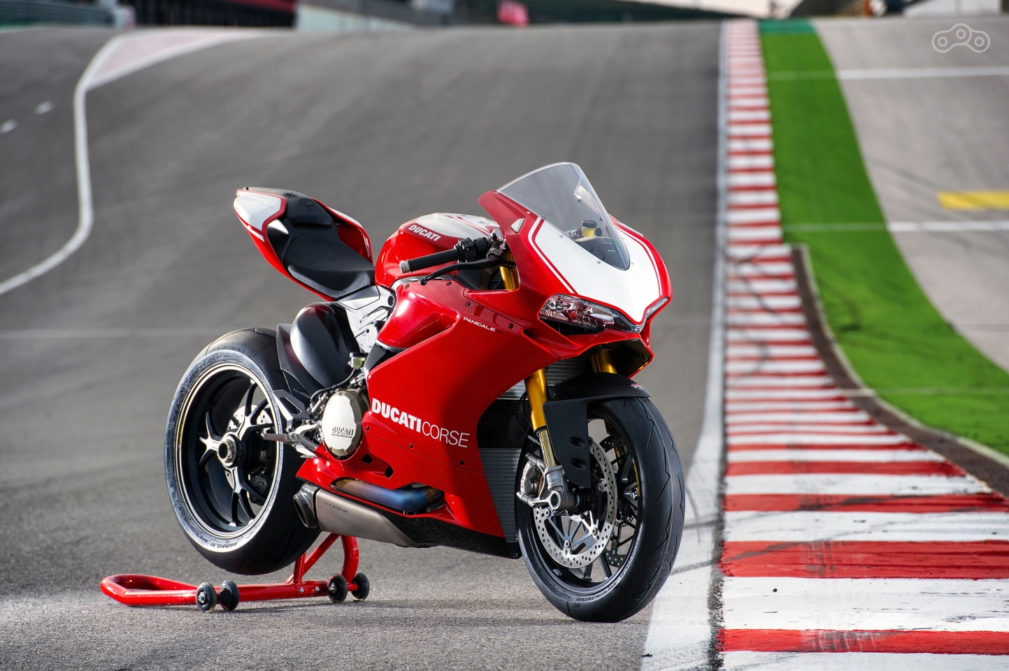 Стоимость нового Ducati Panigale R стартует с отметки в 2,5 млн. рублей