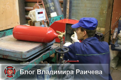 углекислотные огнетушители также перезаряжают 1 раз в пять лет