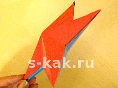 Склеиваем детали Как сделать объемную звезду из бумаги. Склеиваем детали