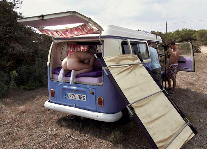 Как снимают эротические фотосессии для журнала Playboy