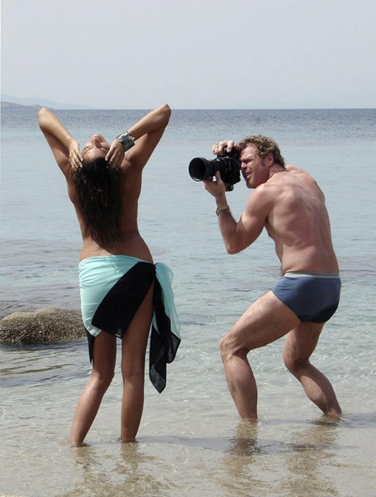 Как снимают эротические фотосессии для журнала Playboy