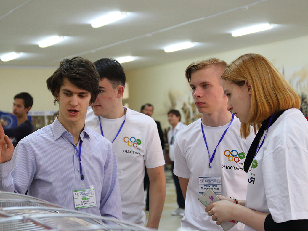 Руководитель команды победителей олимпиады Андрей Бобырев