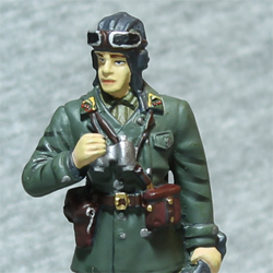 Оловянная миниатюра офицер бронетанковых войск в походной форме