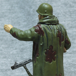 Оловянная миниатюра Разведчик в летнем камуфляже