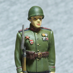 Оловянная миниатюра рядовой вардейских частей РККА в парадной форме для строя