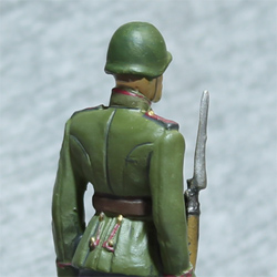 Оловянная миниатюра рядовой гвардейских частей РККА в парадной форме для строя