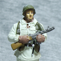 Оловянная миниатюра рядовой стрелковых частей РККА в зимнем камуфляже