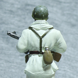 Оловянная миниатюра рядовой стрелковых частей РККА в зимнем камуфляже