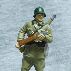 Оловянная миниатюра артелерист РККА в летней полевой форме