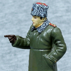 Оловянная миниатюра генерал в зимней форме