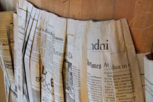 Как сделать платье из газет25