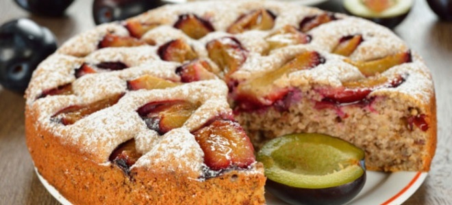Постный пирог со сливами