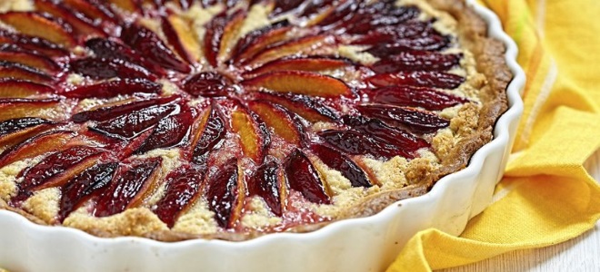 Творожный пирог со сливами