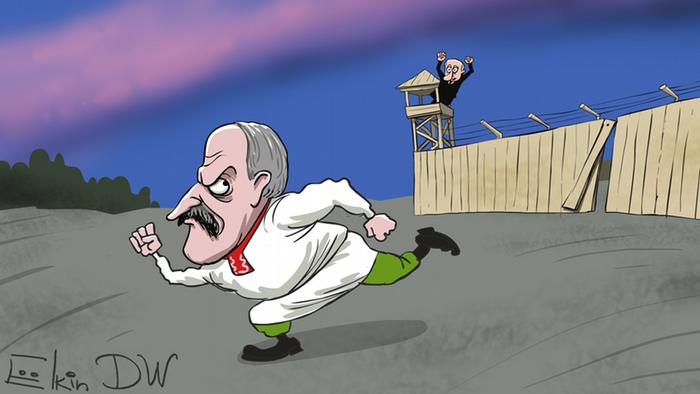 Лукашенко убегает, сзади с колючей проволокой и вышкой забор, в котором дыра
