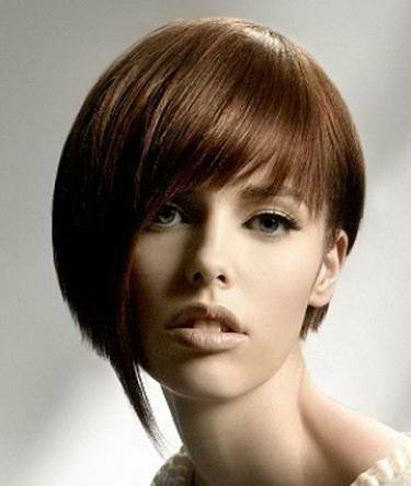 modnie-korotkie-strizhki-pricheski-138