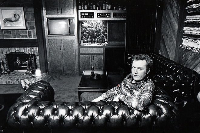 Ларри Флинт в своем доме