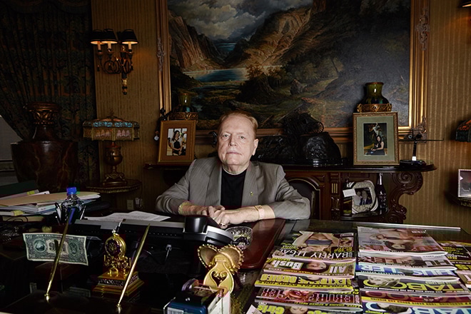 Ларри Флинт в офисе