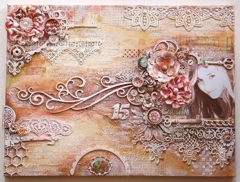 Кружева, салфетки и фотографии объединились в одной композиции