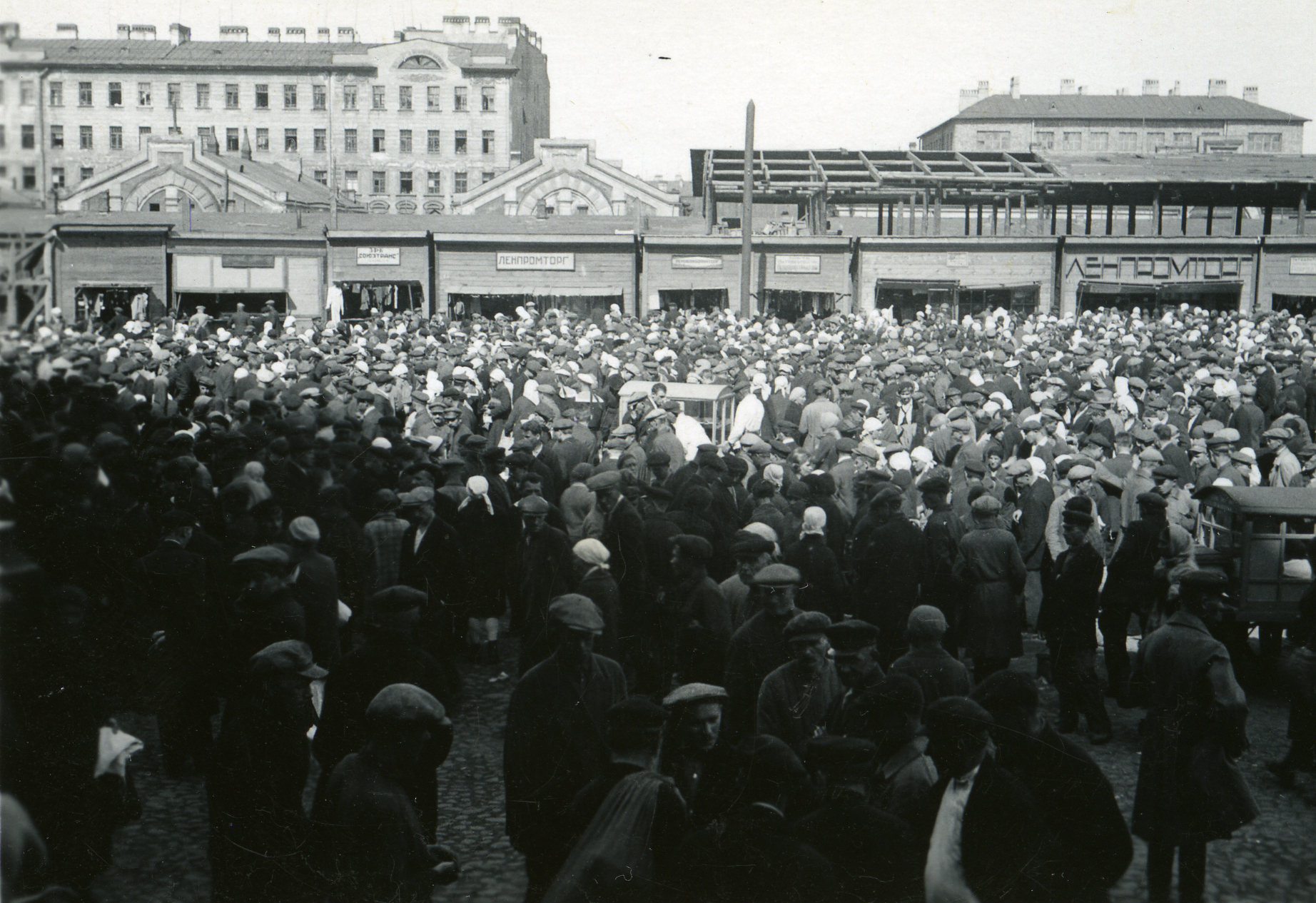 Gateliv_i_Sovjetunionen_-_Markedsplass_2_(1935)