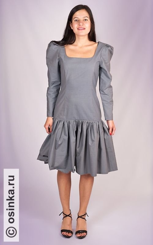 Платье. Burda 11/1988. Еще одно платье, очень характерное для 80-х. Рукав с пышной головкой, расчет наклона плеча на подплечники и приталенный силуэт модели с юбкой в виде густой оборки. Может быть, сейчас этот фасон и не слишком актуален, но, как известно, мода все время идет по кругу...