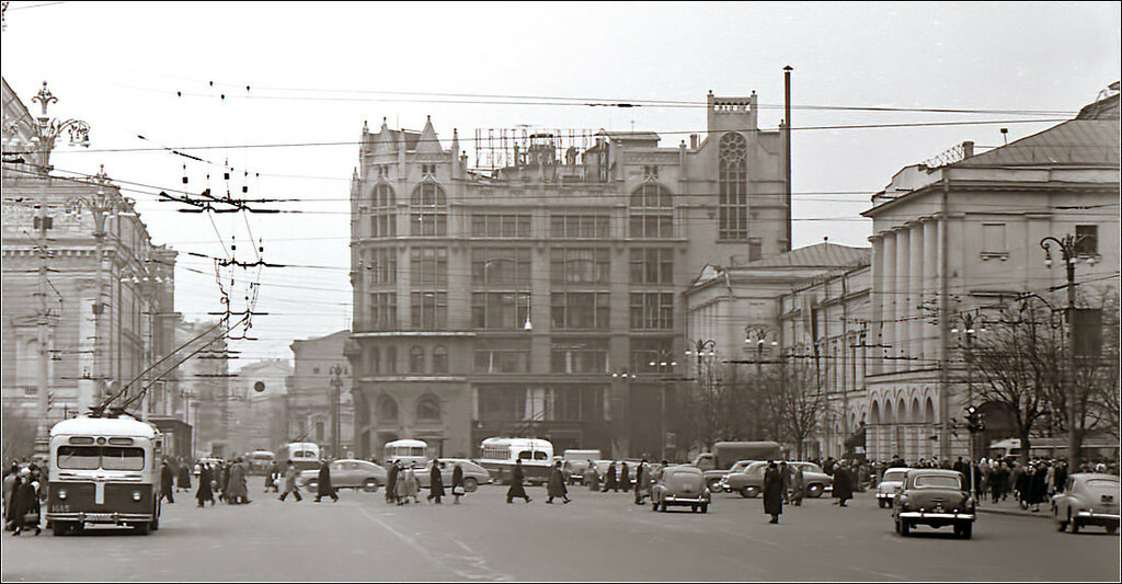 Театральная площадь, ЦУМ. 1960.jpg