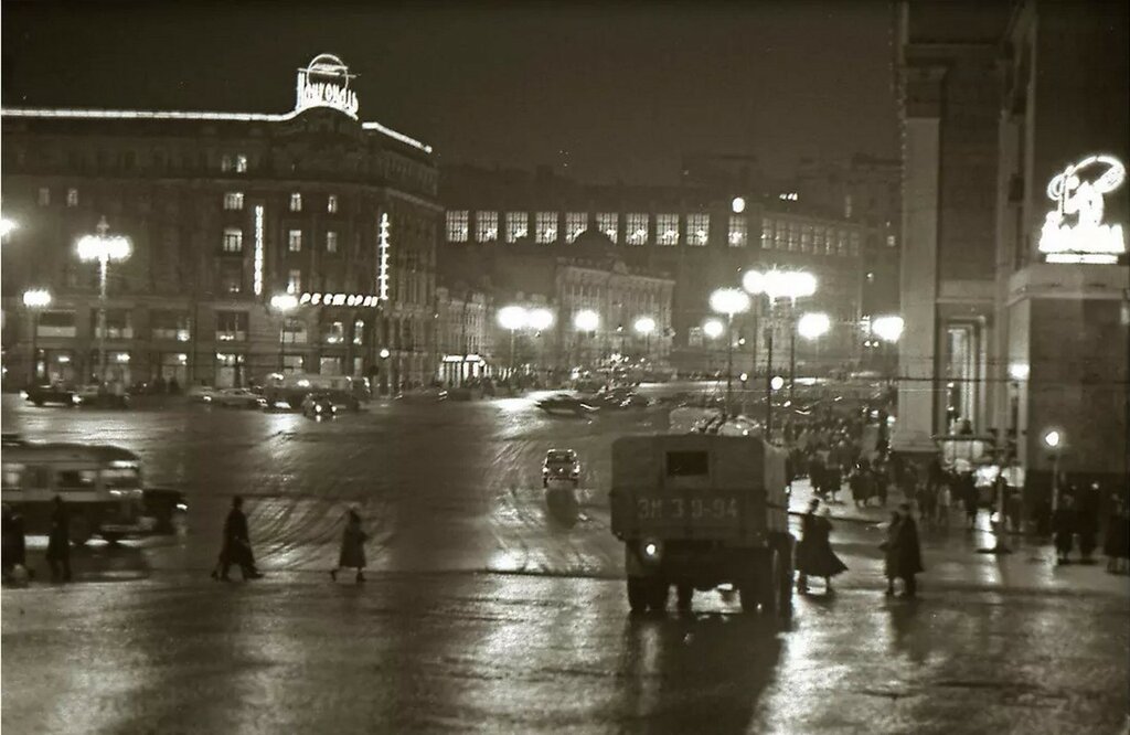 1963. Манежная площадь.jpg