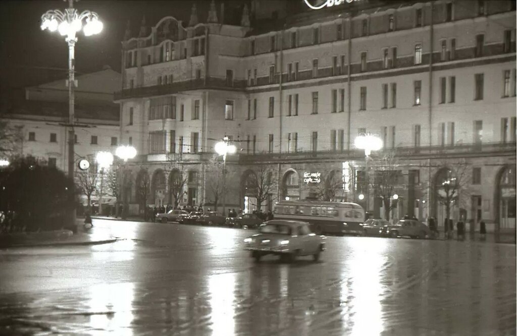 1963. Площадь Революции.jpg
