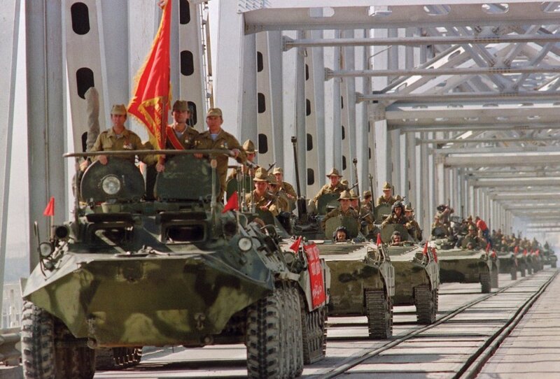 15 февраля 1989 года последние советские воины покинули Афганистан.jpg
