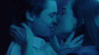 Девушка круто обломала парня. 18+