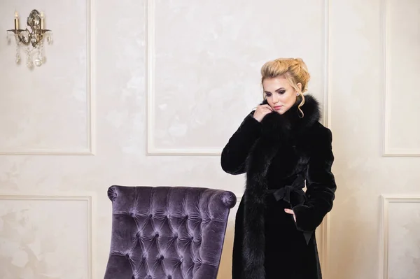 Рекламная фотография для продажи шуб и дубленок 7 — стоковое фото